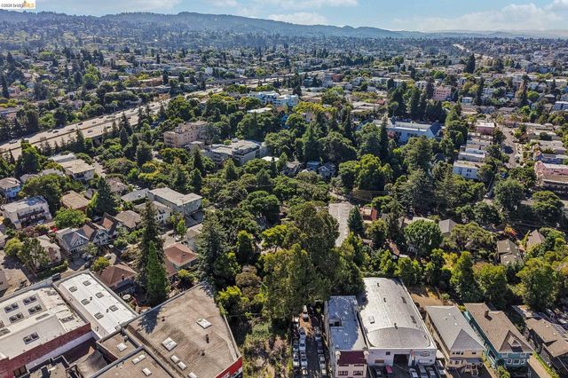 3070 Brook St, Oakland, CA 94611