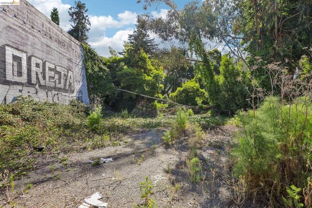 3070 Brook St, Oakland, CA 94611