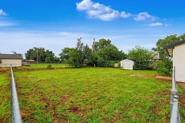 806 N Arapaho Ave, Wichita, KS 67212