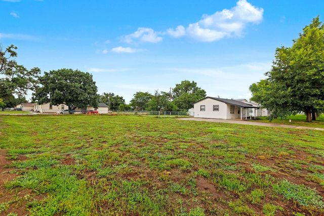 806 N Arapaho Ave, Wichita, KS 67212