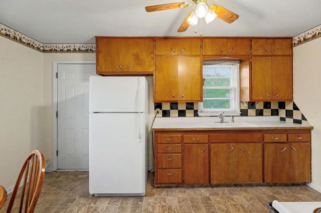 806 N Arapaho Ave, Wichita, KS 67212