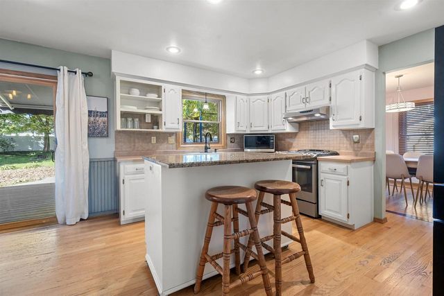 829 MEADOWBROOK DRIVE, Green Bay, WI 54313