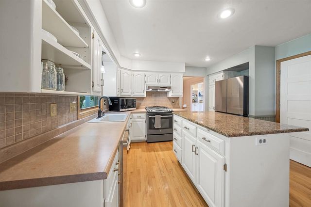 829 MEADOWBROOK DRIVE, Green Bay, WI 54313