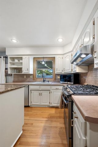 829 MEADOWBROOK DRIVE, Green Bay, WI 54313