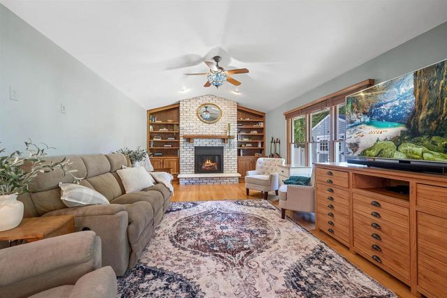 829 MEADOWBROOK DRIVE, Green Bay, WI 54313
