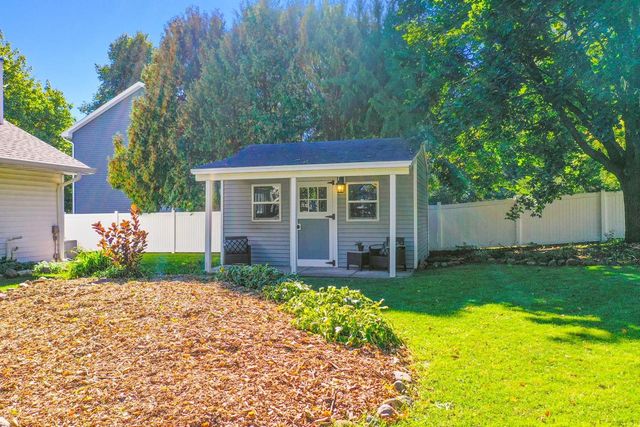 829 MEADOWBROOK DRIVE, Green Bay, WI 54313