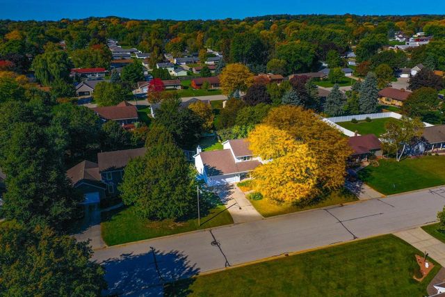 829 MEADOWBROOK DRIVE, Green Bay, WI 54313