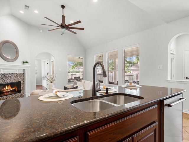 323 Arbor Ridge Lane, Conroe, TX 77384