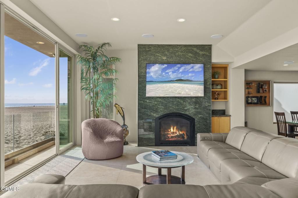 Image 10 of property listing at 3629 Ocean Drive, Oxnard, CA 93035