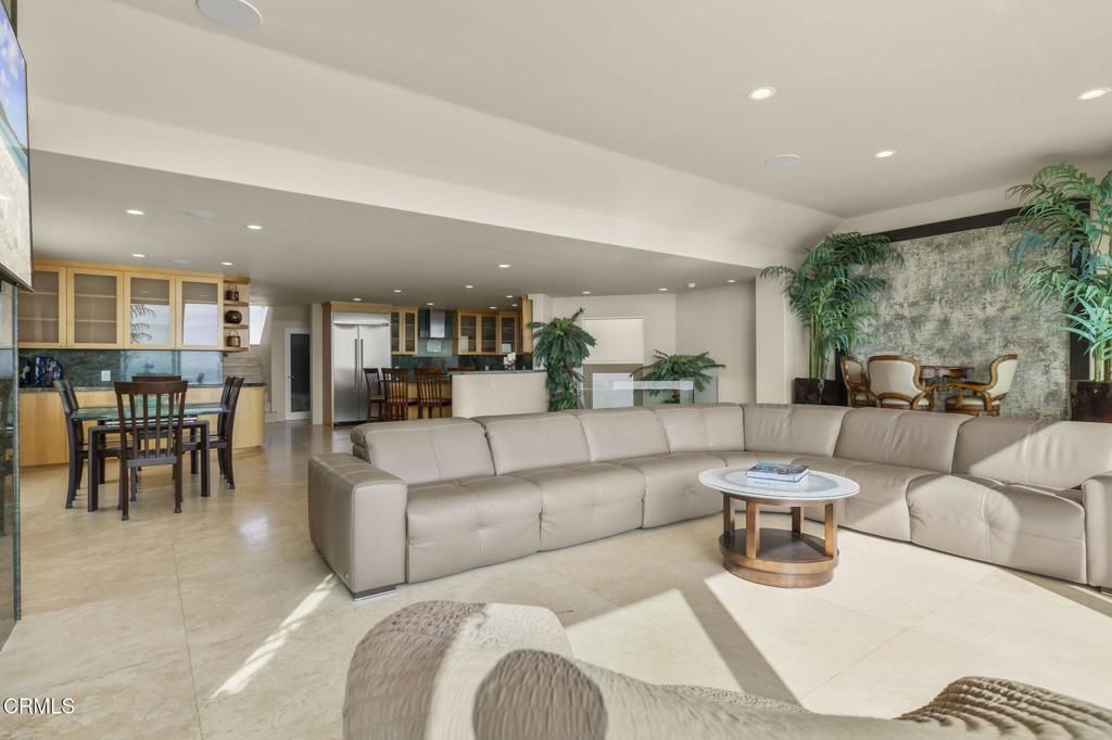 Image 12 of property listing at 3629 Ocean Drive, Oxnard, CA 93035