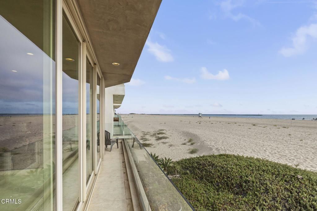 Image 13 of property listing at 3629 Ocean Drive, Oxnard, CA 93035