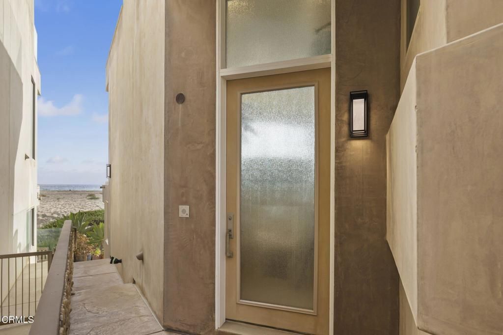 Image 5 of property listing at 3629 Ocean Drive, Oxnard, CA 93035