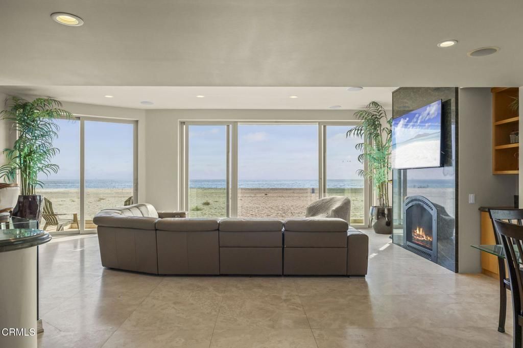 Image 7 of property listing at 3629 Ocean Drive, Oxnard, CA 93035