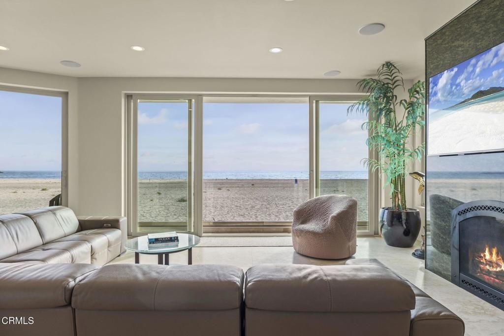 Image 8 of property listing at 3629 Ocean Drive, Oxnard, CA 93035