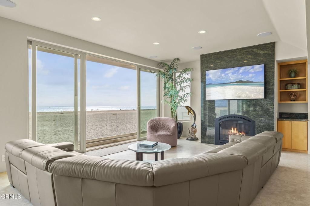 Image 9 of property listing at 3629 Ocean Drive, Oxnard, CA 93035
