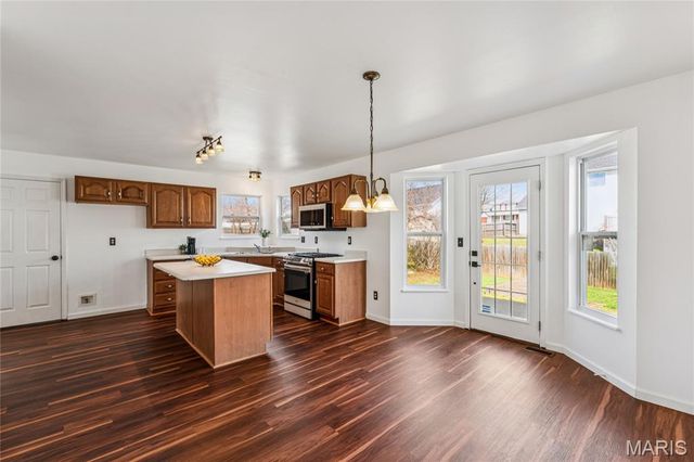 2005 Trio Drive, Wentzville, MO 63385