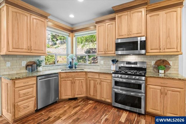 1667 Ptarmigan St NW, Salem, OR 97304
