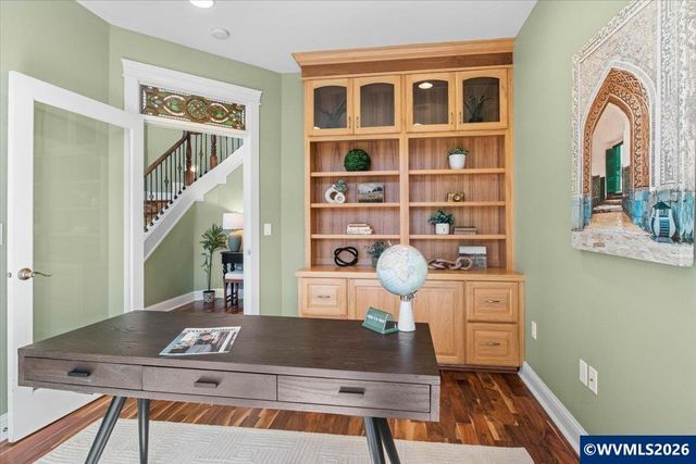 1667 Ptarmigan St NW, Salem, OR 97304