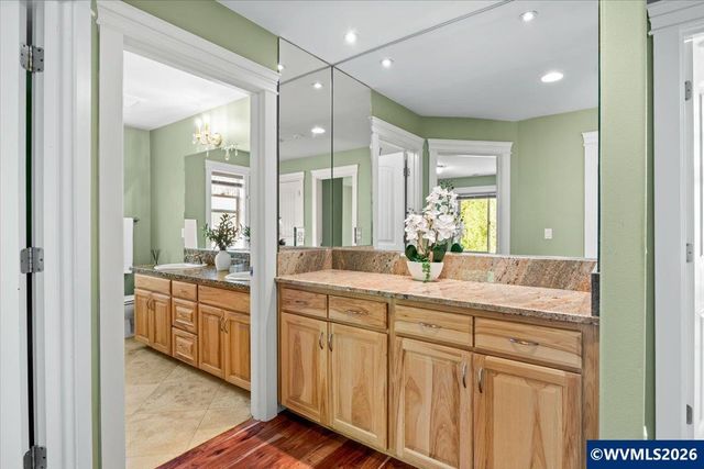 1667 Ptarmigan St NW, Salem, OR 97304