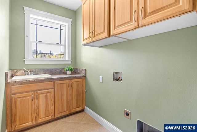 1667 Ptarmigan St NW, Salem, OR 97304