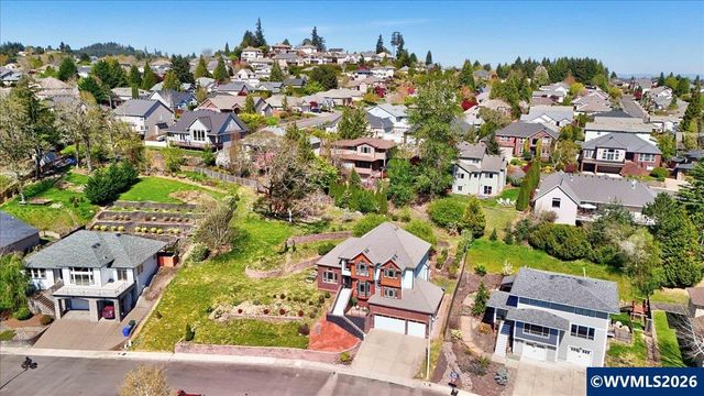 1667 Ptarmigan St NW, Salem, OR 97304