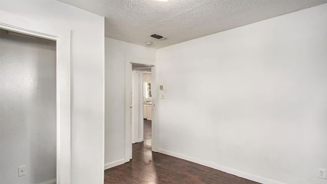 1111 Saint Edwards Street, River Oaks, TX 76114