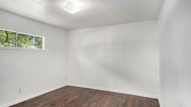 1111 Saint Edwards Street, River Oaks, TX 76114