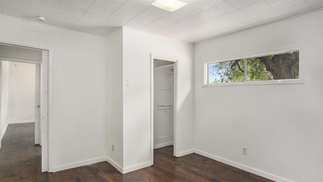 1111 Saint Edwards Street, River Oaks, TX 76114