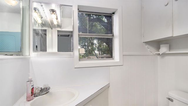 1111 Saint Edwards Street, River Oaks, TX 76114