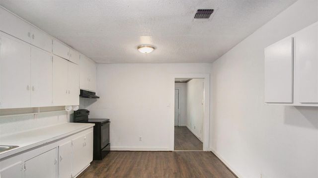 1111 Saint Edwards Street, River Oaks, TX 76114