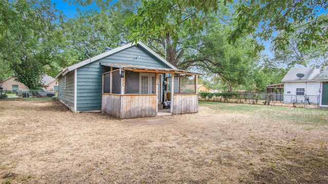 1111 Saint Edwards Street, River Oaks, TX 76114