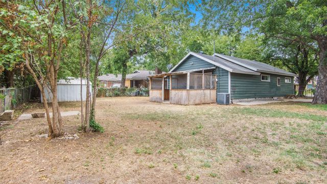 1111 Saint Edwards Street, River Oaks, TX 76114