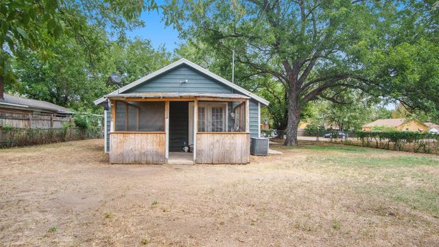 1111 Saint Edwards Street, River Oaks, TX 76114