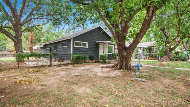 1111 Saint Edwards Street, River Oaks, TX 76114