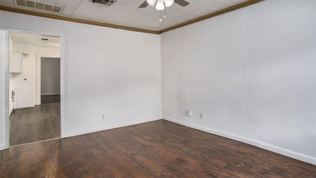 1111 Saint Edwards Street, River Oaks, TX 76114