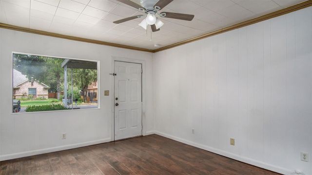 1111 Saint Edwards Street, River Oaks, TX 76114