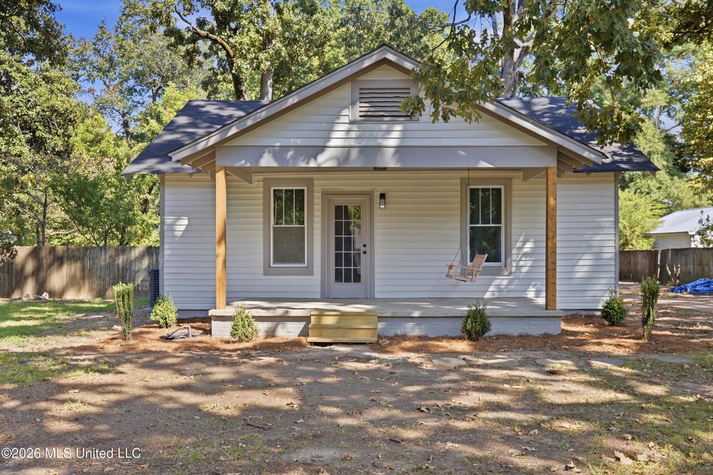 108 Camille Street, Senatobia, MS 38668 — photo 2