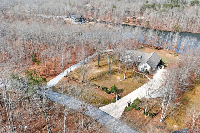 235 Sycamore Bnd, Monterey, TN 38574