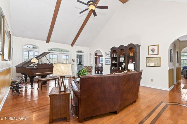 235 Sycamore Bnd, Monterey, TN 38574