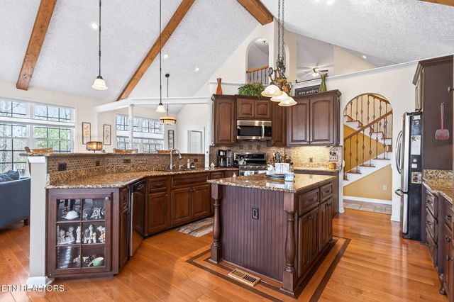 235 Sycamore Bnd, Monterey, TN 38574