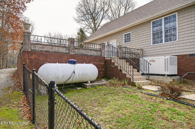 235 Sycamore Bnd, Monterey, TN 38574