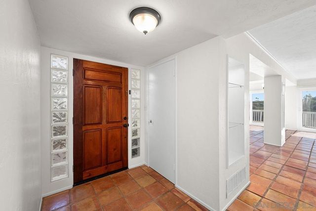 5942 Sagebrush Rd, La Jolla, CA 92037