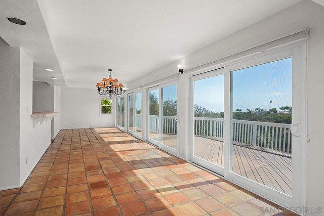 5942 Sagebrush Rd, La Jolla, CA 92037