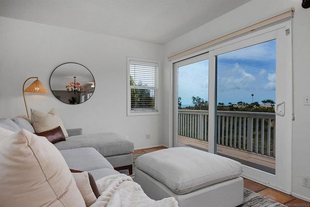 5942 Sagebrush Rd, La Jolla, CA 92037