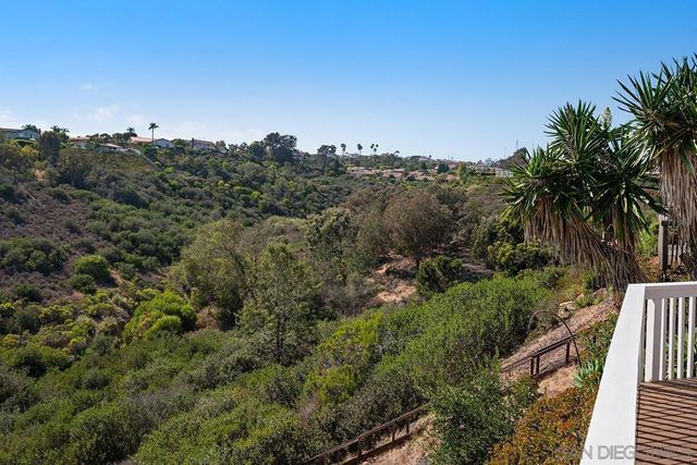5942 Sagebrush Rd, La Jolla, CA 92037