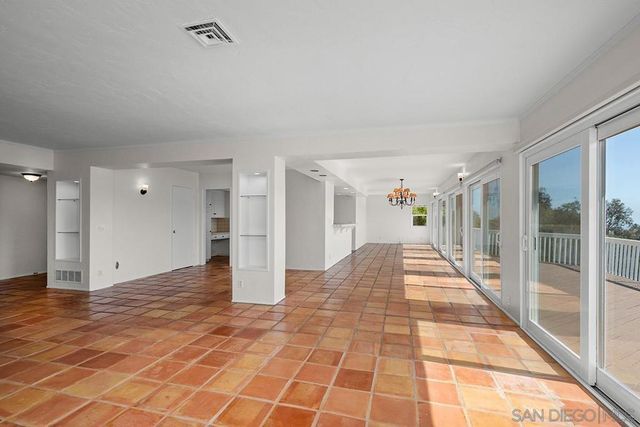 5942 Sagebrush Rd, La Jolla, CA 92037