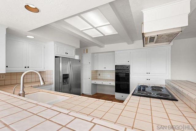 5942 Sagebrush Rd, La Jolla, CA 92037