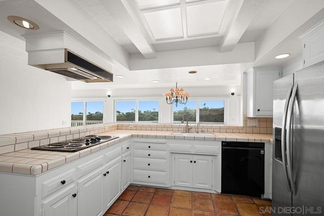 5942 Sagebrush Rd, La Jolla, CA 92037