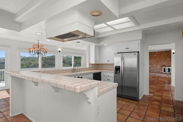 5942 Sagebrush Rd, La Jolla, CA 92037