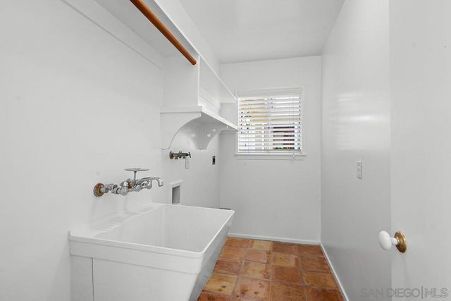 5942 Sagebrush Rd, La Jolla, CA 92037